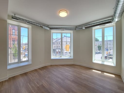 168 Wellington Street, Suite 203