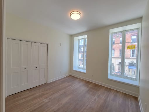 168 Wellington Street, Suite 203