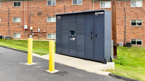 Amazon Hub Locker at Heritage Hill Estates Apartments, Cincinnati, Ohio 45227