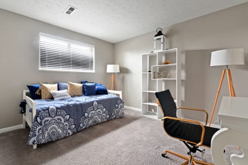 Large second bedroom at Heritage Hill Estates Apartments, Cincinnati, Ohio 45227