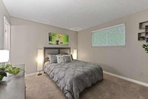Large master bedroom at Heritage Hill Estates Apartments, Cincinnati, Ohio 45227