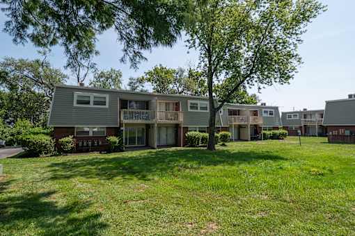 Green lawn area at Lexington Square, Lexington, KY