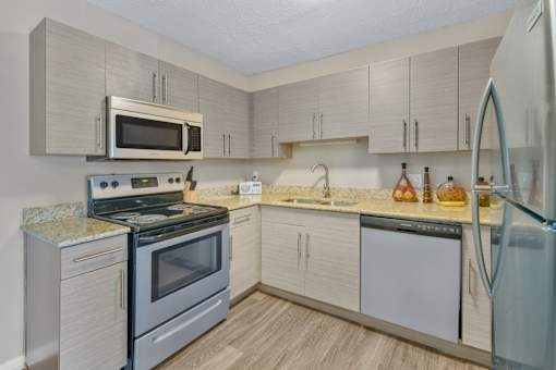 Kitchen at Heritage Hill Estates Apartments, Cincinnati, Ohio