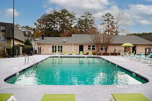 Pool View at Peachtree Place, Columbia, SC