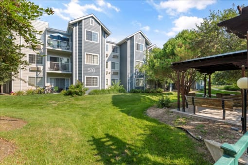 the preserve at ballantyne commons apartments courtyard and exterior