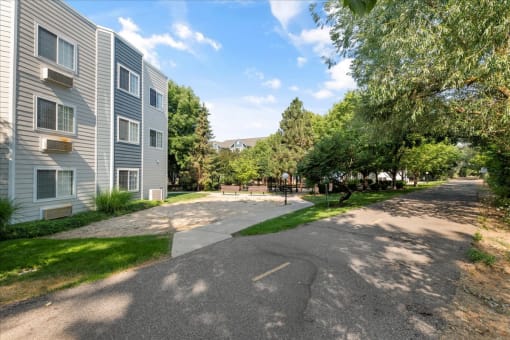 the preserve at ballantyne commons apartment community pathway and trees