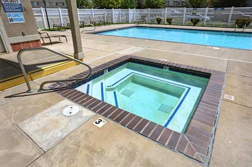 Hot Tub And Pool at Oakstone Apartments, Clearfield, Utah