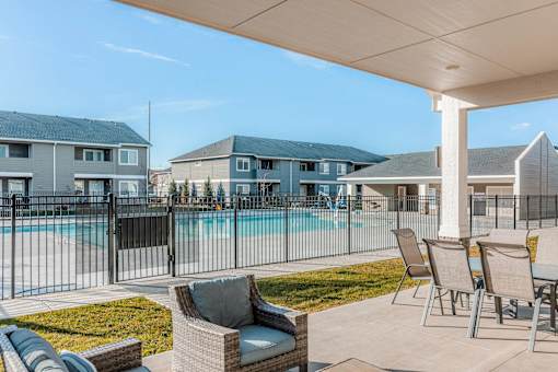 the preserve at ballantyne commons pool and patio with chairs and tables