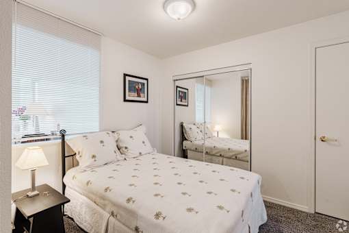 Bedroom with cozy bed at Great Northern, Missoula