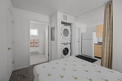 bedroom with a bed and washing at Great Northern, Missoula, MT 59808