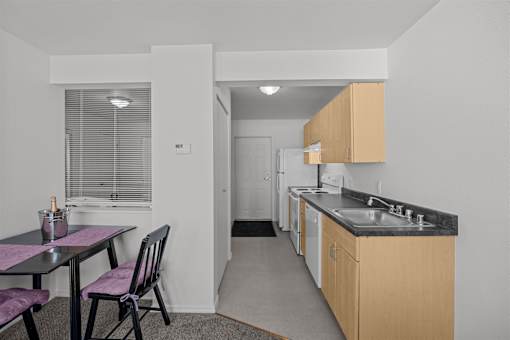 kitchen with a table and chairs at Great Northern, Missoula, 59808