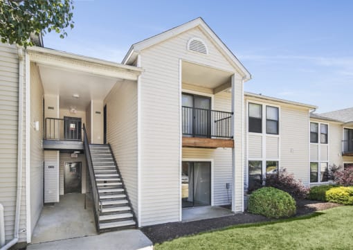 Building exterior at Boulder Pointe Apartments in Middletown, NY 10940