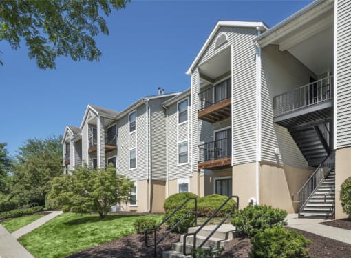 Building exterior at Boulder Pointe Apartments in Middletown, NY 10940