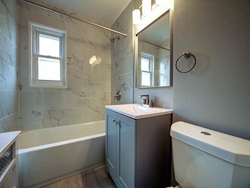 Bathroom with tub and sink at Garwood Gardens Apartments, Garwood, New Jersey