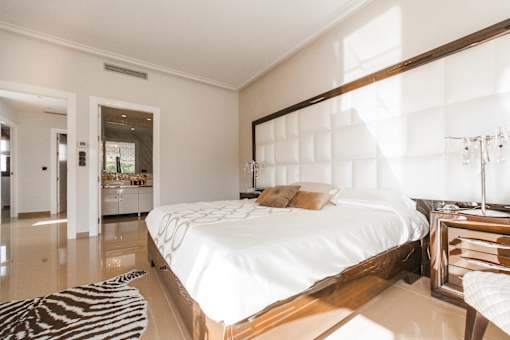 Luxurious bedroom