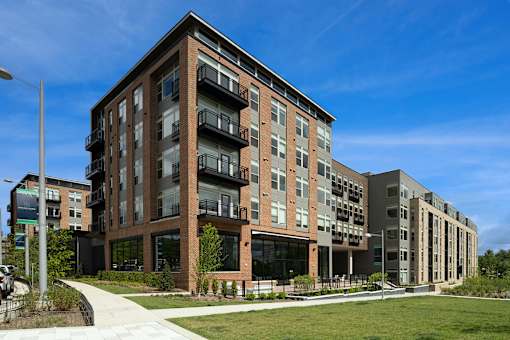 Grand entryway with park terrace and ground floor retail - Brentford at the Mile