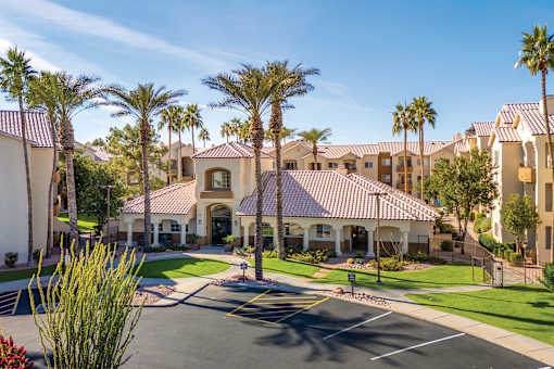 Sonterra Apartments at Paradise Valley main leasing office entryway