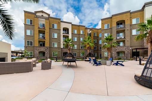 Firepit lounges - Talavera Apartments