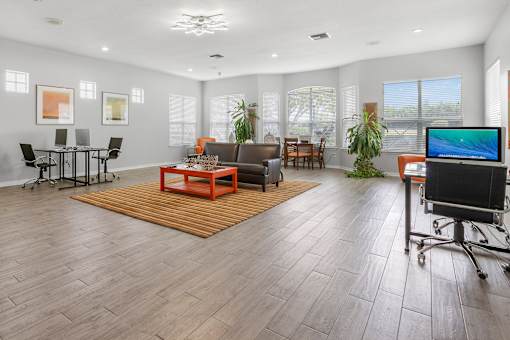 Business center - Egret's Landing Apartments