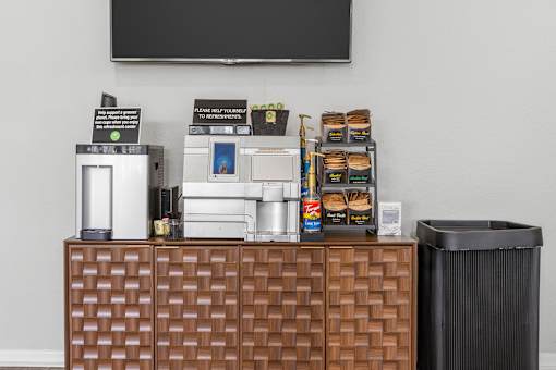 Resident gourmet coffee bar - Egret's Landing Apartments