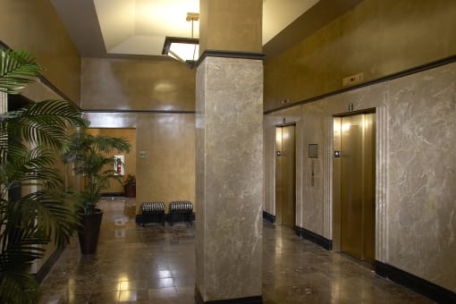 Main 3 Downtown - Elevator building