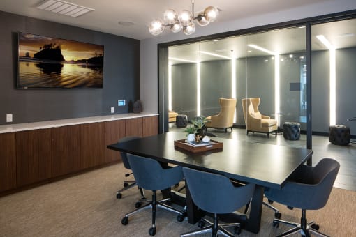 Shared resident conference room - Onyx Edina