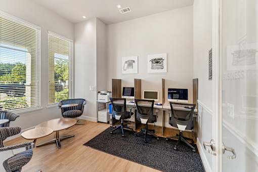 A room with a desk and chairs.