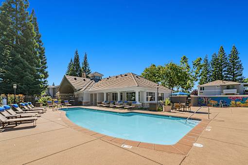 Resort-style swimming pool - Preserve at Blue Ravine