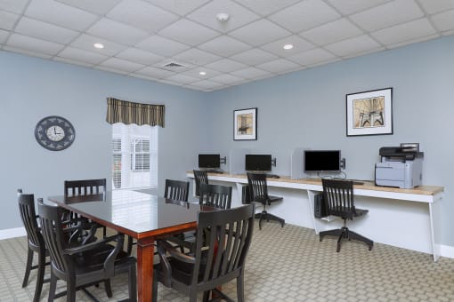 Business center with computer access - Hampshire Green Apartments