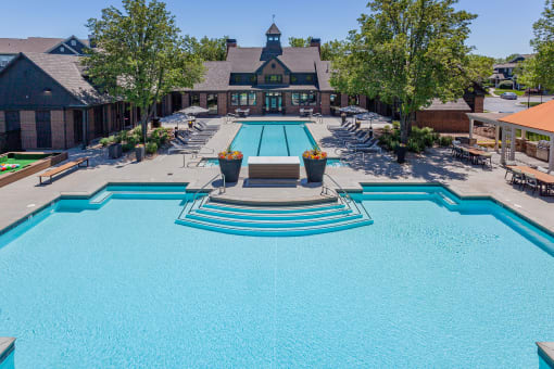 Lexington Farms lap pool and recreational pool