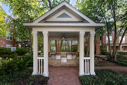 BBQ grilling pavillion - Belle Harbour Apartments