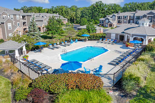Second of two saltwater swimming pools - Lantern Woods Apartments