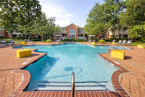 Resort-style swimming pool - Belle Harbour Apartments