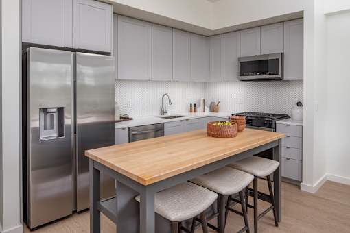 Stainless steel appliances - Willow Apartments