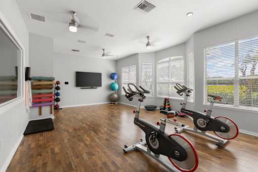 Fitness center yoga studio - Egret's Landing Apartments