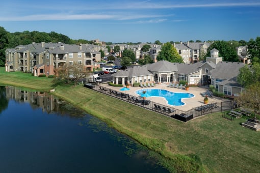 Lantern Woods Apartments - Aerial view of property and lake