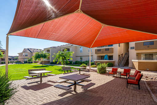 Picnic area - Arrowhead Landing