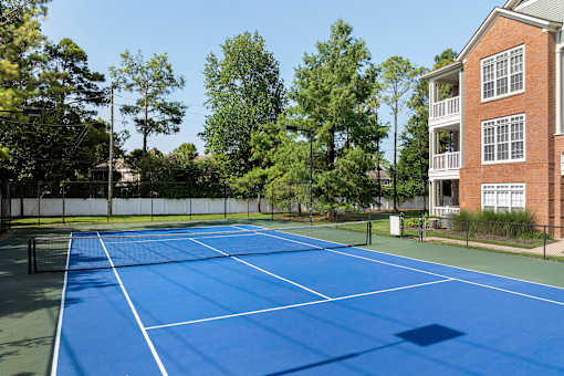 Lighted tennis court - Belle Harbour Apartments