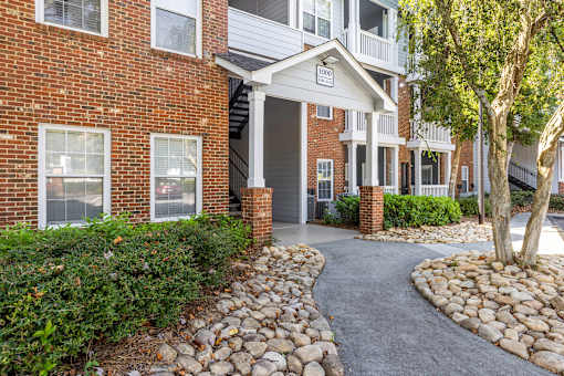 Well-manicured pathways throughout the property - Evergreen Lenox Park