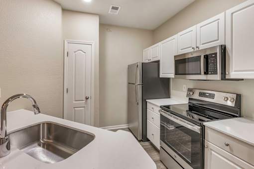 Stainless steel appliances in select units - Lantern Woods Apartments