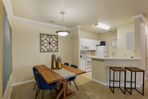 Lantern Woods Apartments - Separate dining space