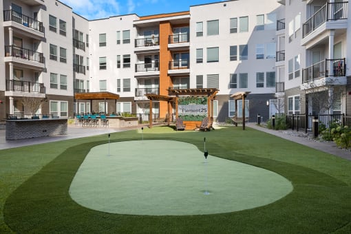 Element 25 putting green