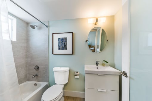 Helios Apartments Miami Beach interior bathroom