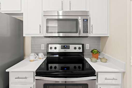 Stainless steel appliances - Arrowhead Landing Apartments