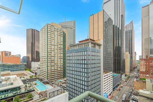 Views of the city available - Main 3 Downtown