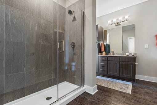Element 29 Apartments - Stand-up shower