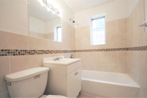 Helios Apartments Miami Beach bathroom