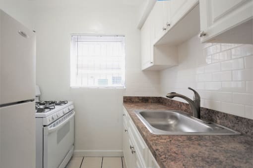 Helios Apartments Miami Beach kitchen