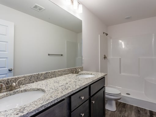 Large Bathrooms Springdale Rentals