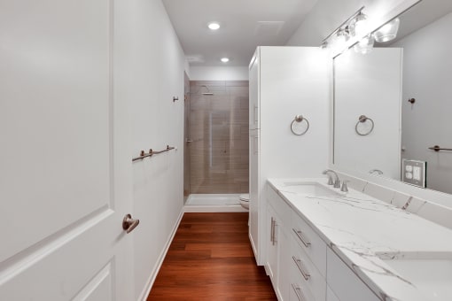 Bathroom with two sinks at 44 Washington, Kansas City, 64111